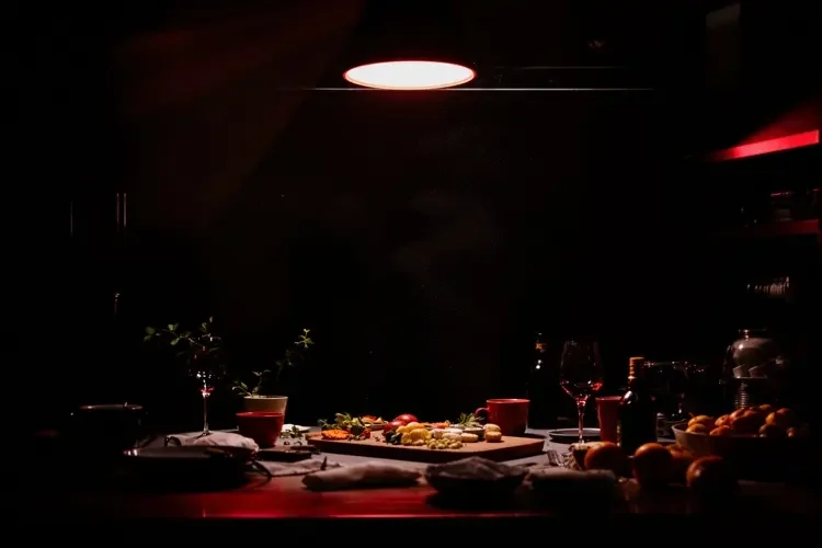 美食博主被曝人设造假，后厨摆拍全程幕后揭秘 - 91吃瓜网每日吃瓜实锤配图